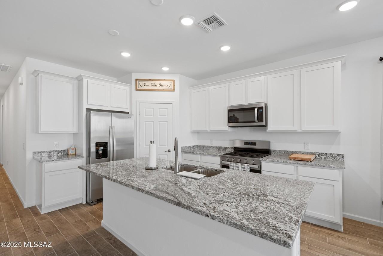 10072 S Arnold Ranch Ct - Photo 6 of 46