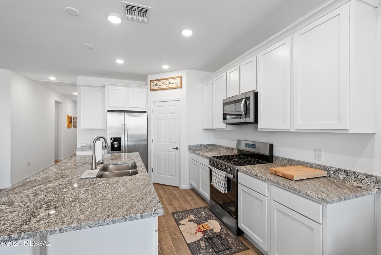 10072 S Arnold Ranch Ct - Photo 7 of 46