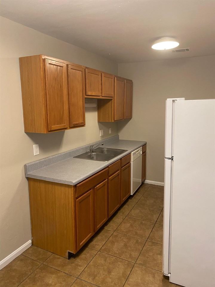 106 Dixie Dr Apt D - Photo 5 of 10