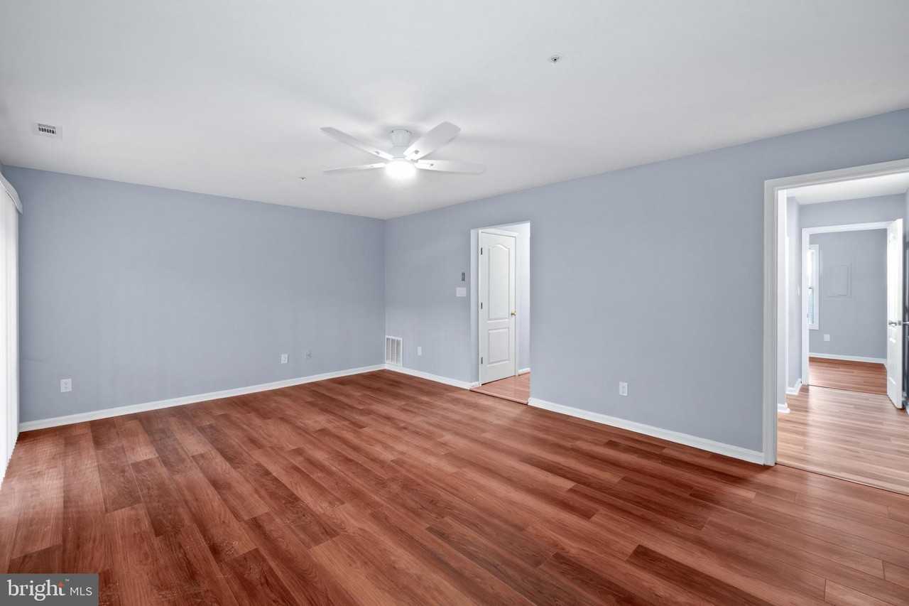 7910 Beach Plum Ln - Photo 3 of 39