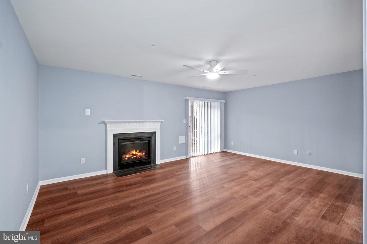 7910 Beach Plum Ln - Photo 4 of 39