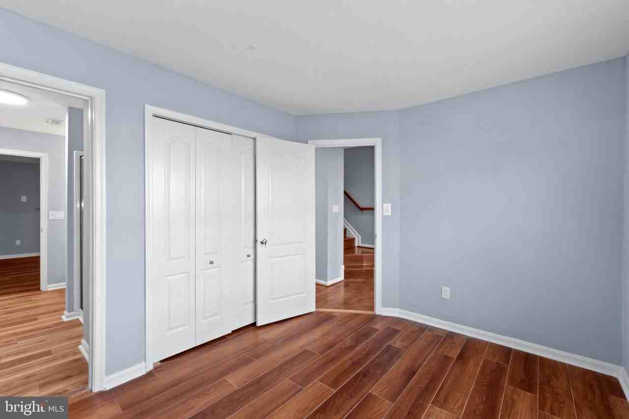 7910 Beach Plum Ln - Photo 5 of 39