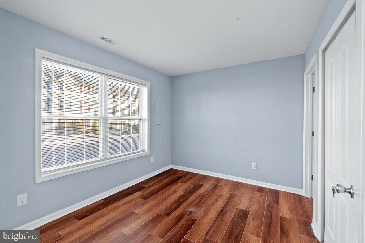 7910 Beach Plum Ln - Photo 6 of 39