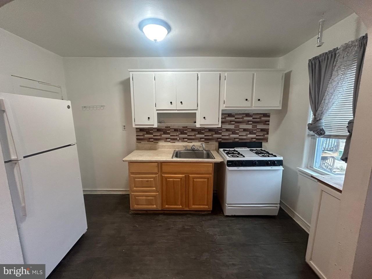 1311 Church St - Photo 4 of 9