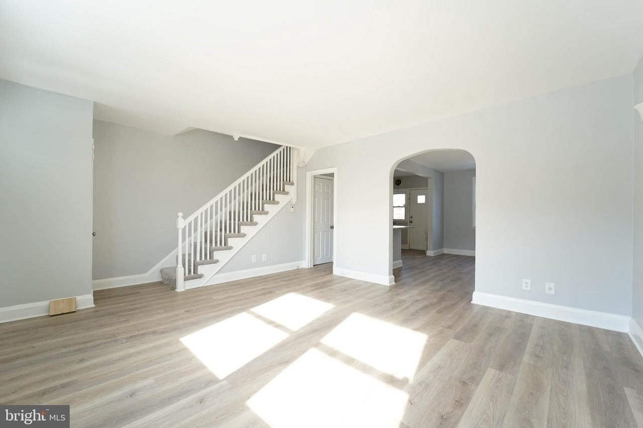 809 Braeside Rd - Photo 5 of 32