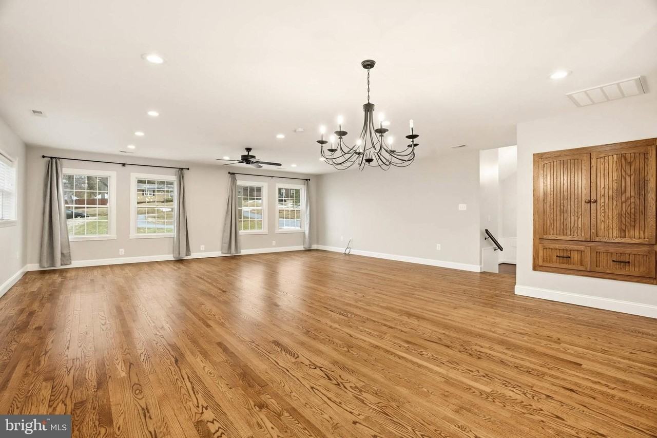 8875 Carrollton Ave - Photo 4 of 25