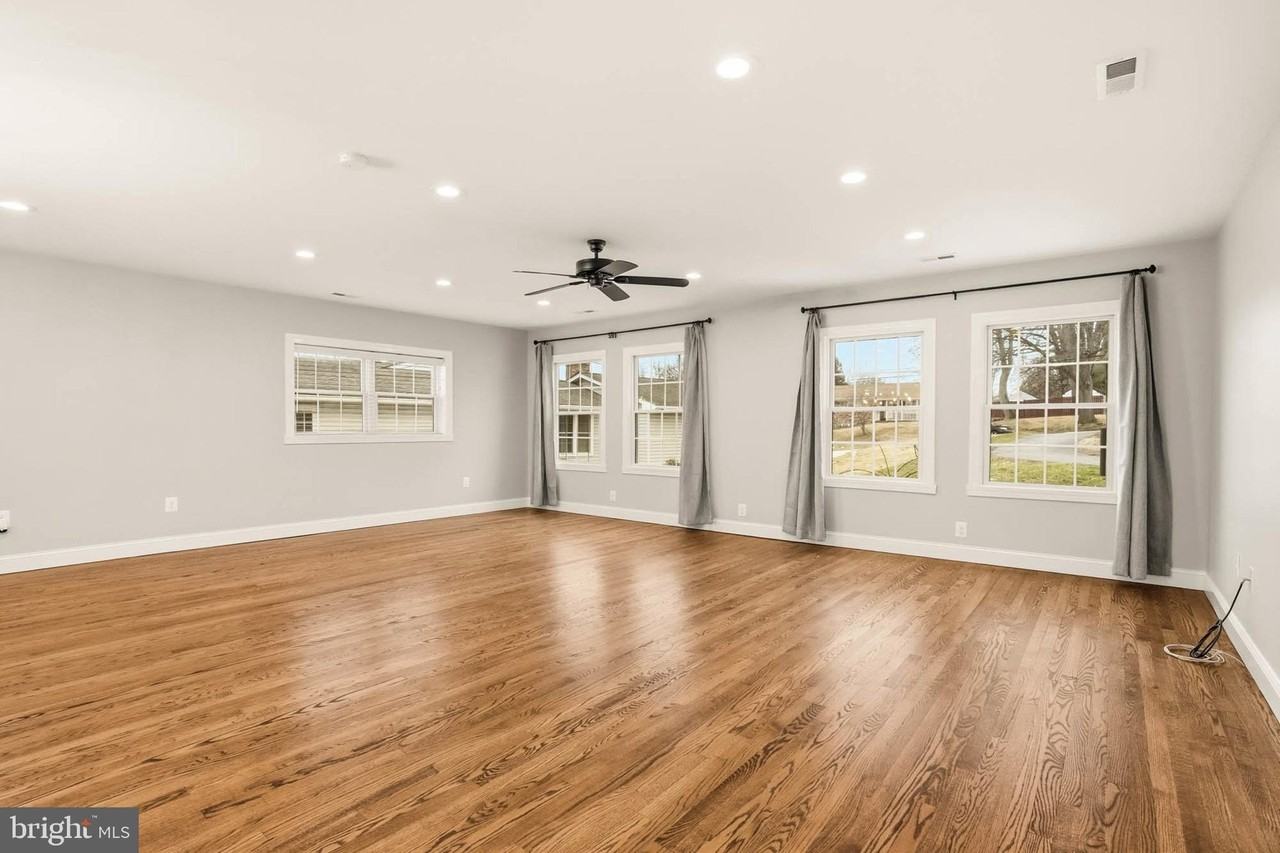 8875 Carrollton Ave - Photo 5 of 25