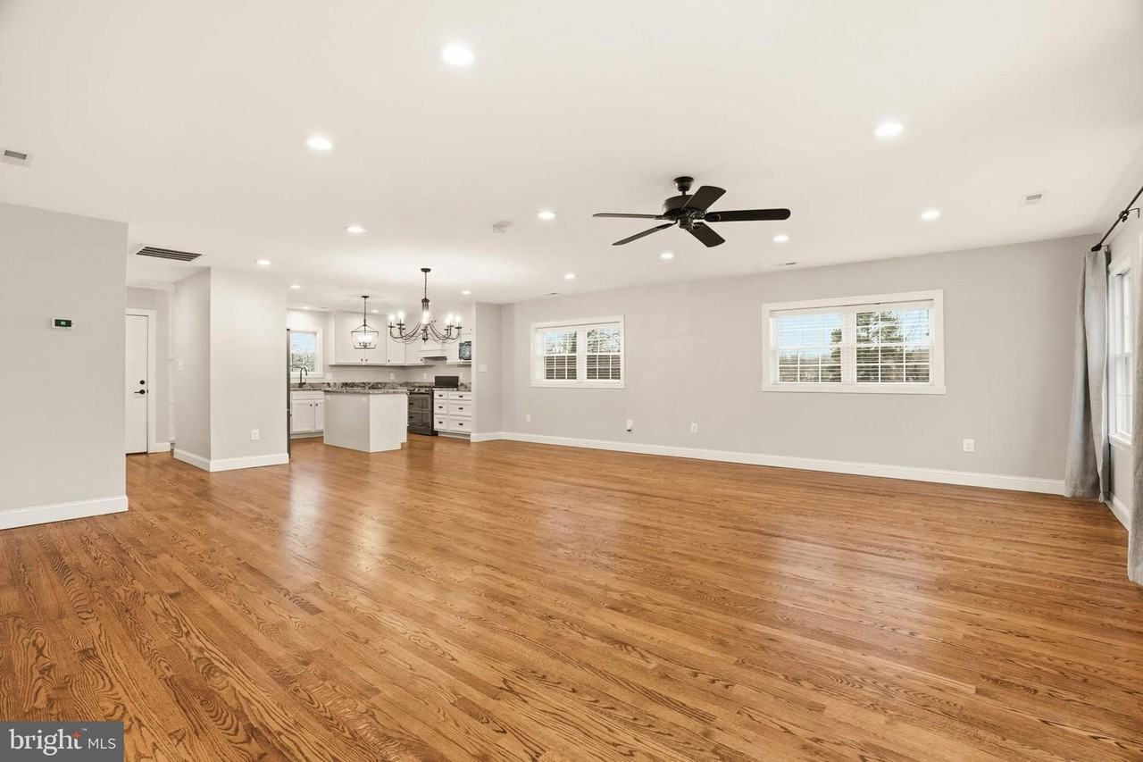 8875 Carrollton Ave - Photo 6 of 25