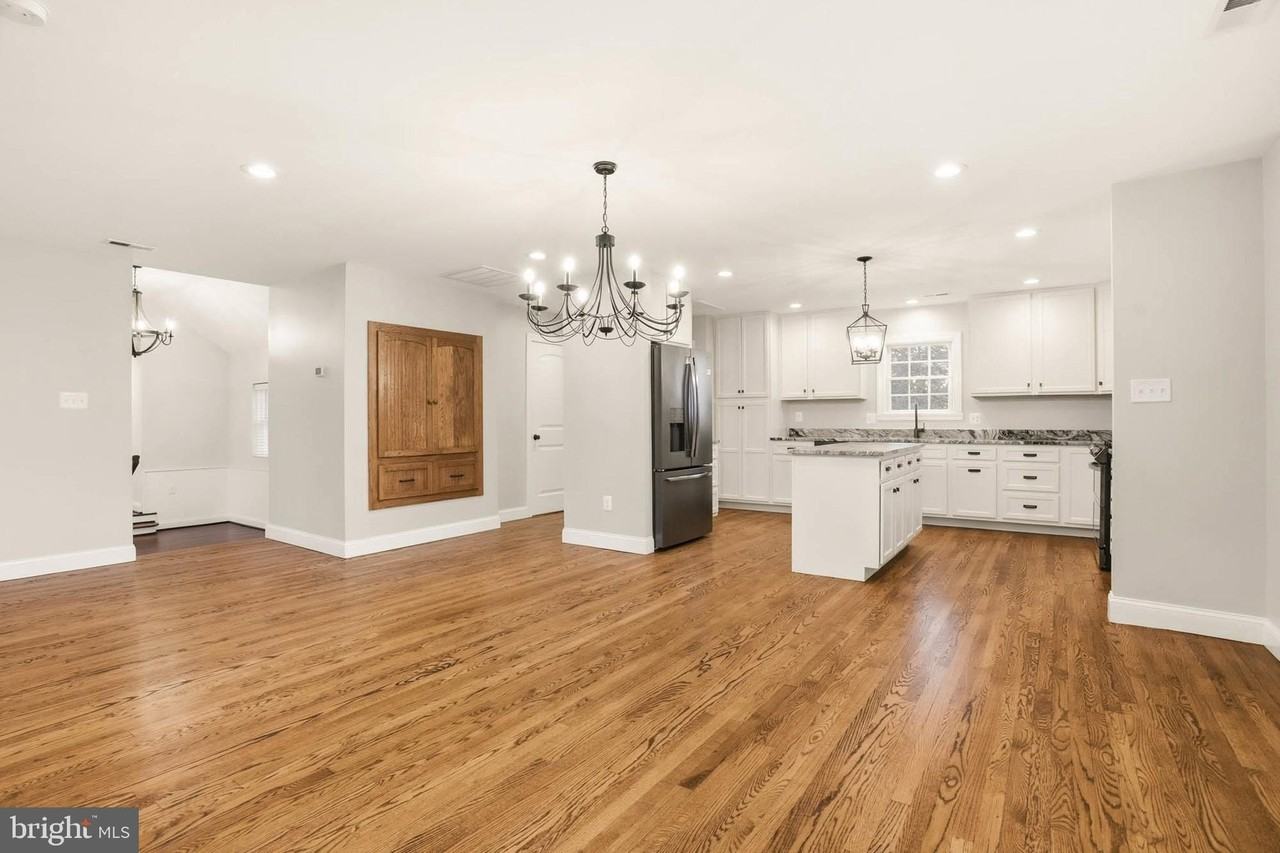 8875 Carrollton Ave - Photo 7 of 25