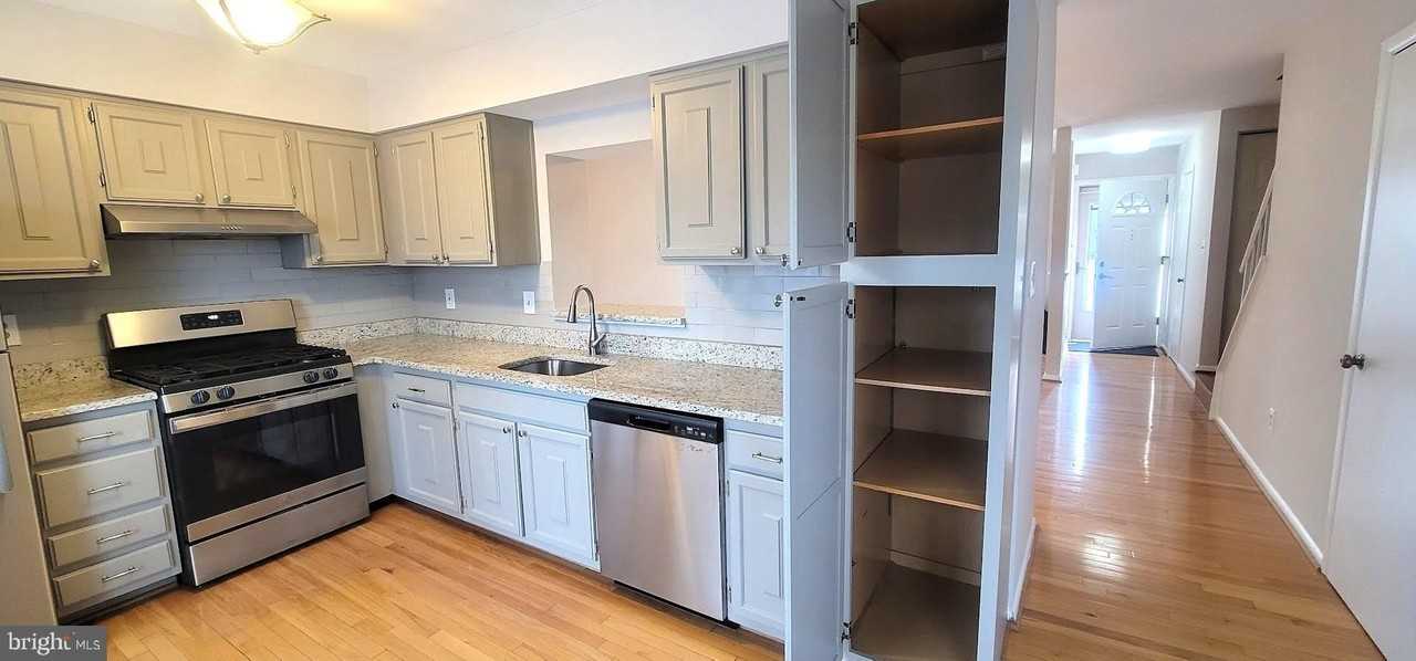 12 Sebastiani Blvd - Photo 4 of 18