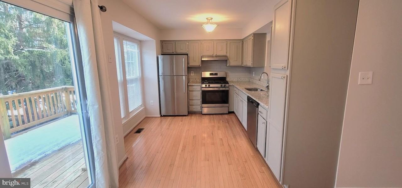 12 Sebastiani Blvd - Photo 5 of 18