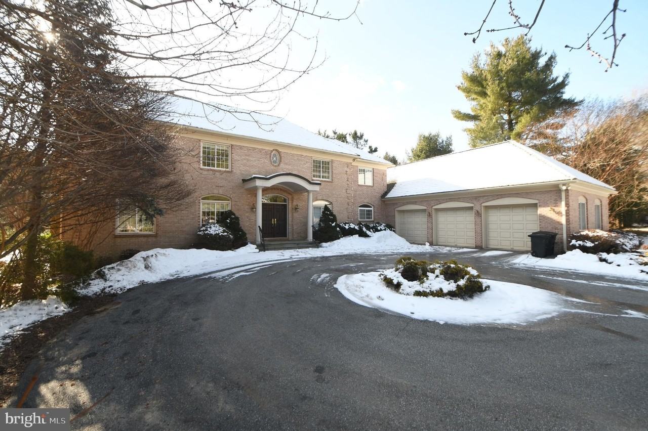 8900 Holly Leaf Ln - Photo 3 of 50