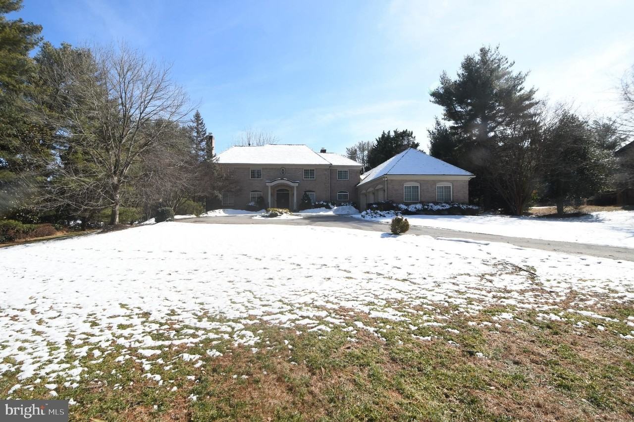 8900 Holly Leaf Ln - Photo 4 of 50