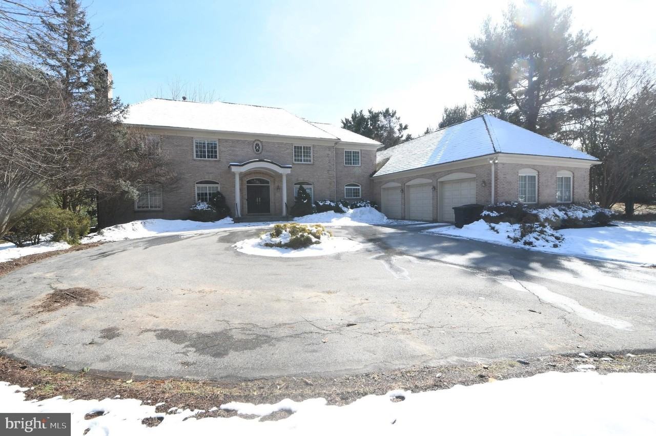 8900 Holly Leaf Ln - Photo 6 of 50