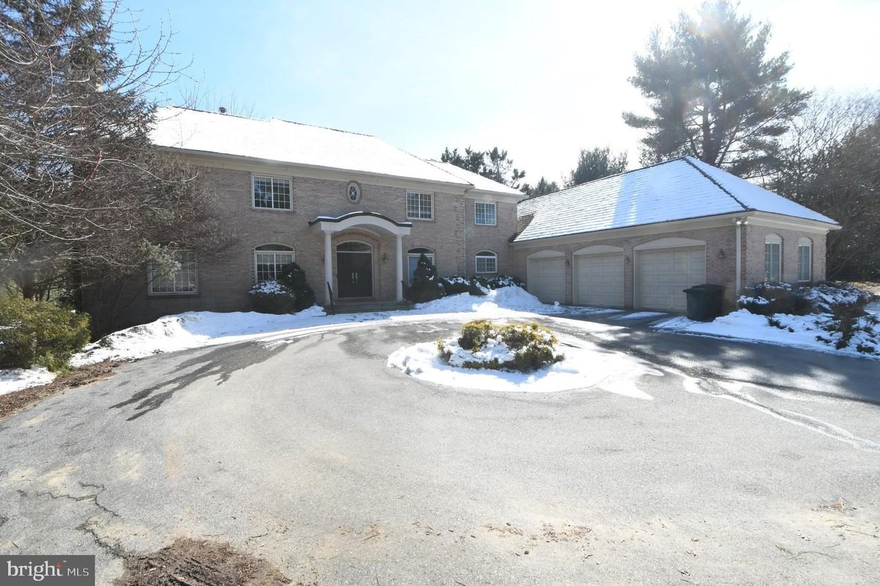 8900 Holly Leaf Ln - Photo 7 of 50