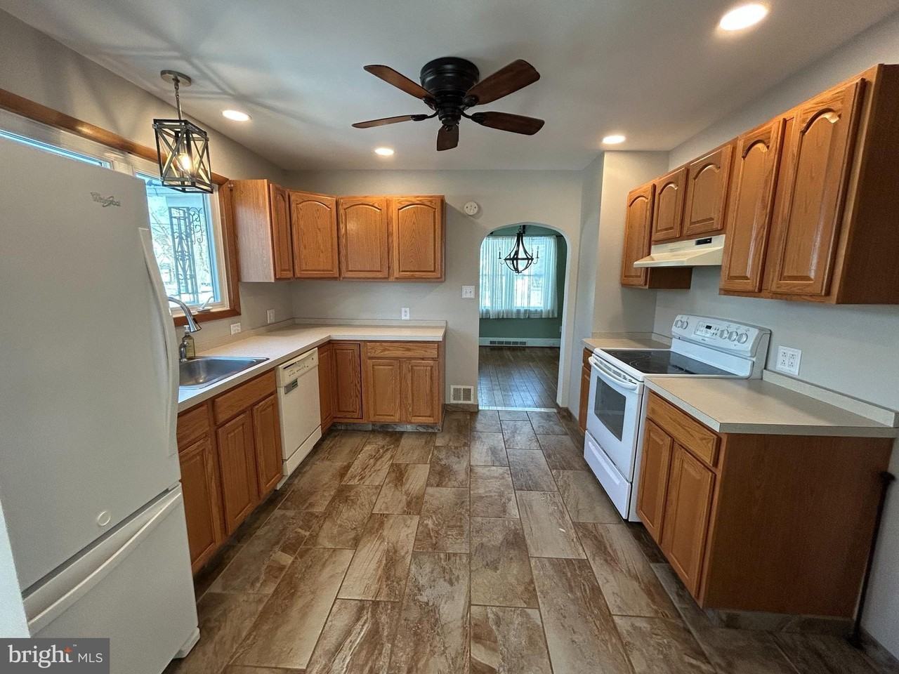 303 Locust St - Photo 2 of 19