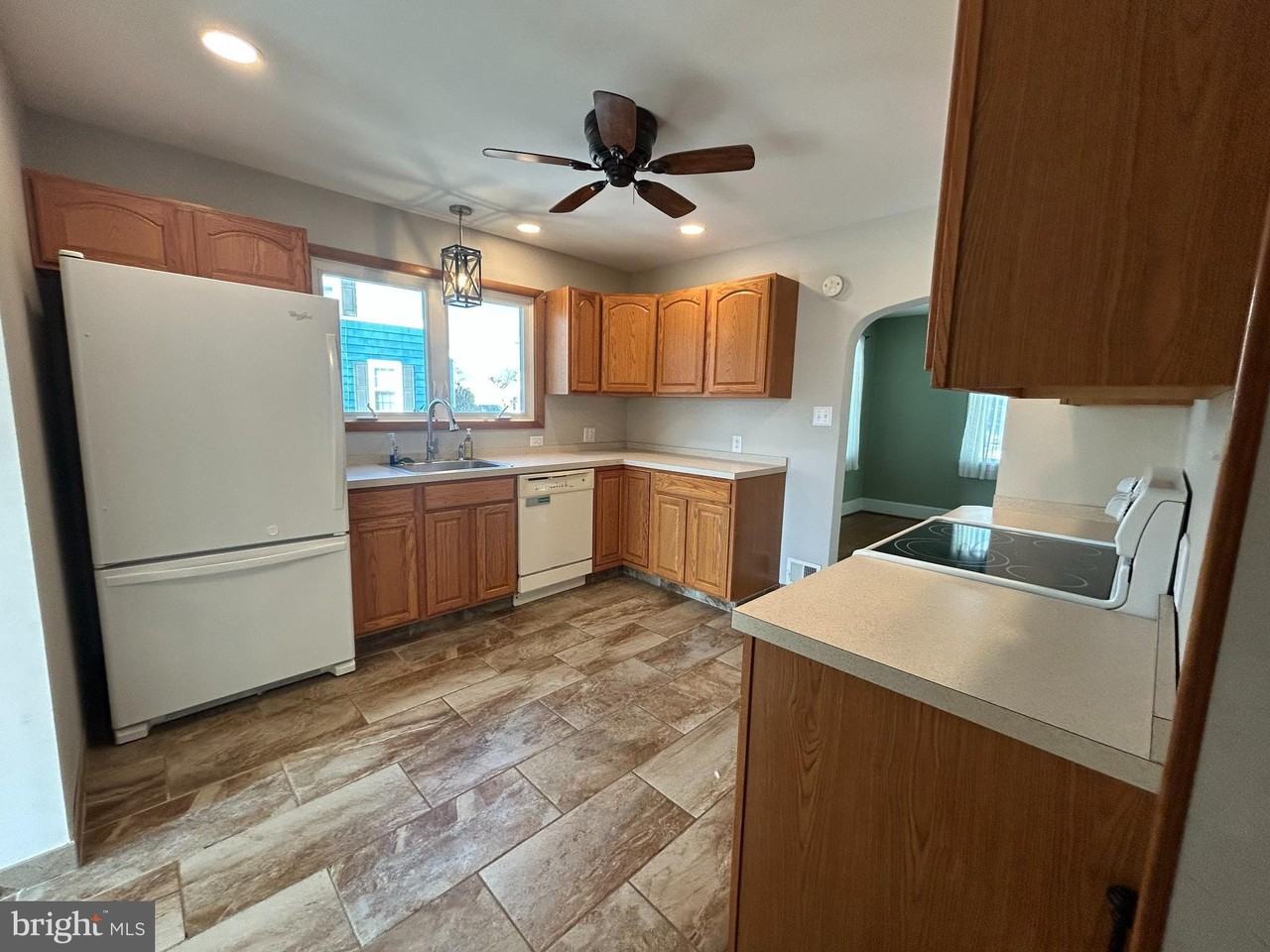 303 Locust St - Photo 3 of 19