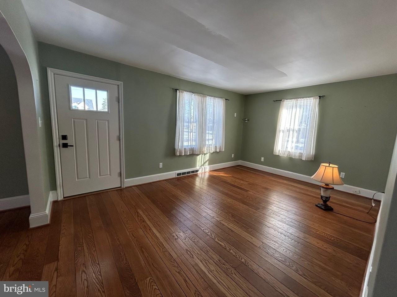 303 Locust St - Photo 5 of 19