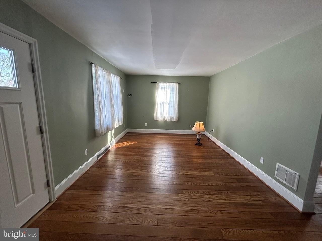 303 Locust St - Photo 6 of 19