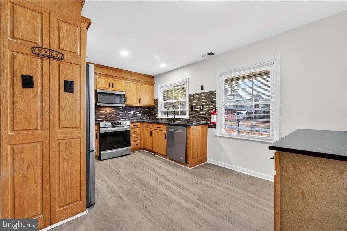 6 Sherwood Ln - Photo 4 of 15