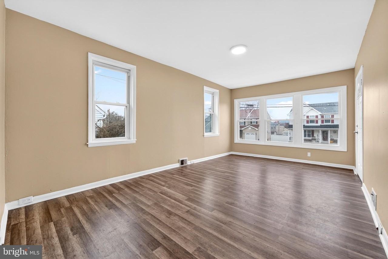 541 Engard Ave - Photo 3 of 14