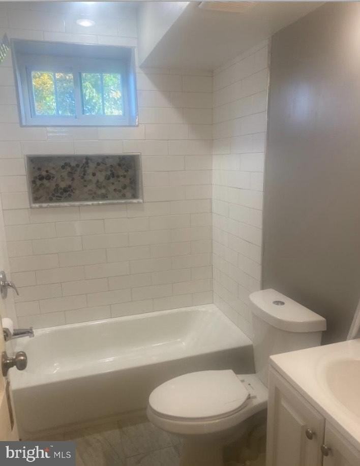 2219 Madison St Unit B - Photo 3 of 5