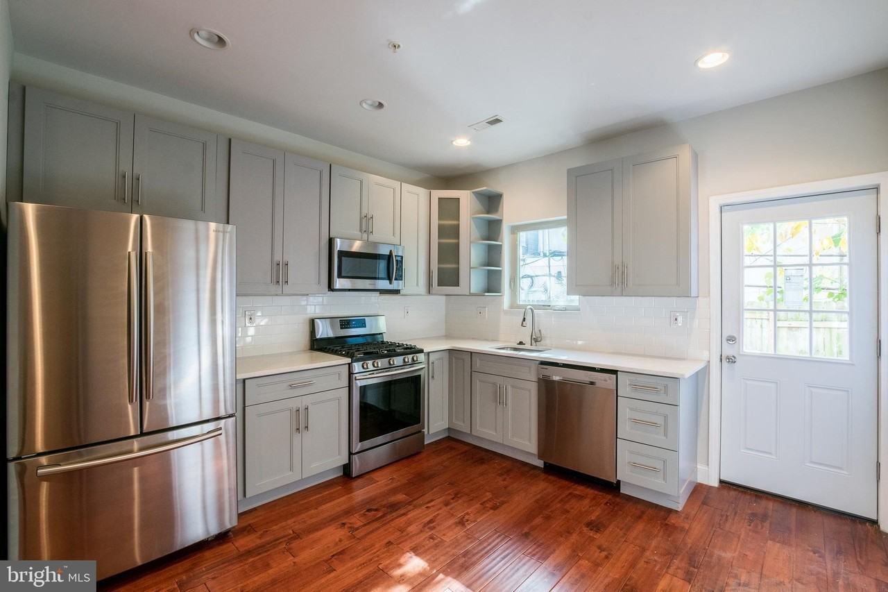 2340 Greenwich St - Photo 4 of 28