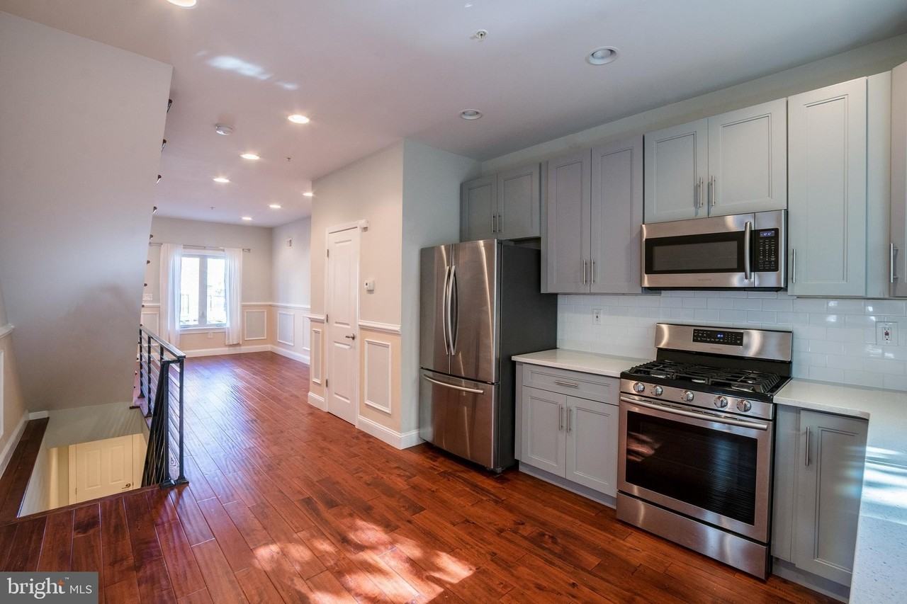 2340 Greenwich St - Photo 6 of 28