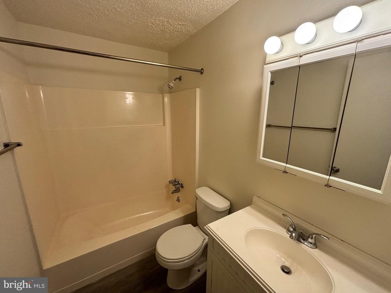 2009-2051 N Susquehanna Trl Unit B - Photo 5 of 6