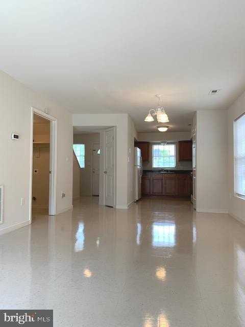 1011 Myrick St - Photo 3 of 14