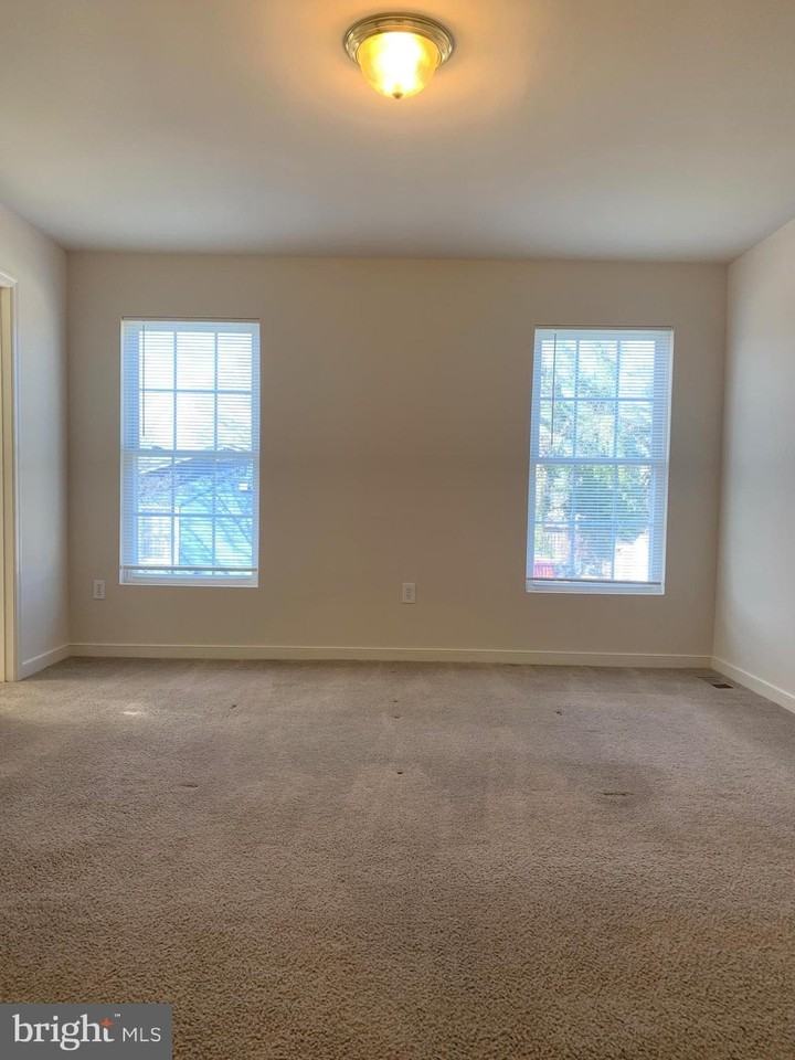 1011 Myrick St - Photo 7 of 14