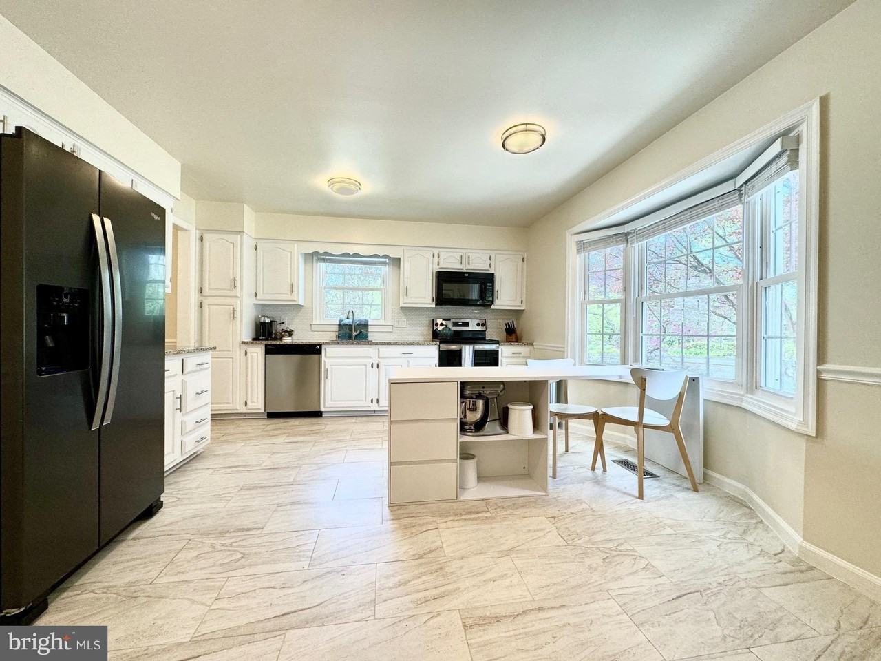 6728 Churchill Rd - Photo 4 of 32