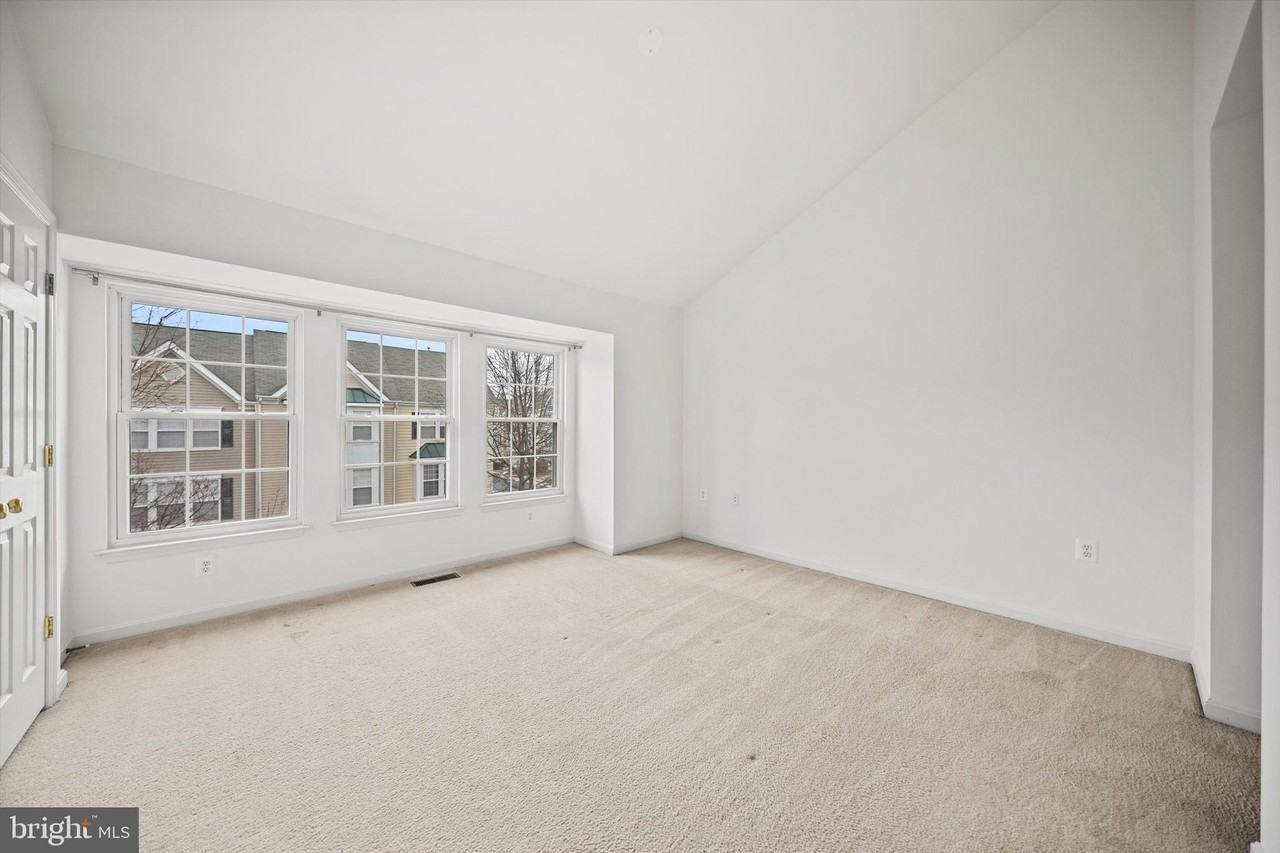 23094 Fontwell Sq - Photo 7 of 19