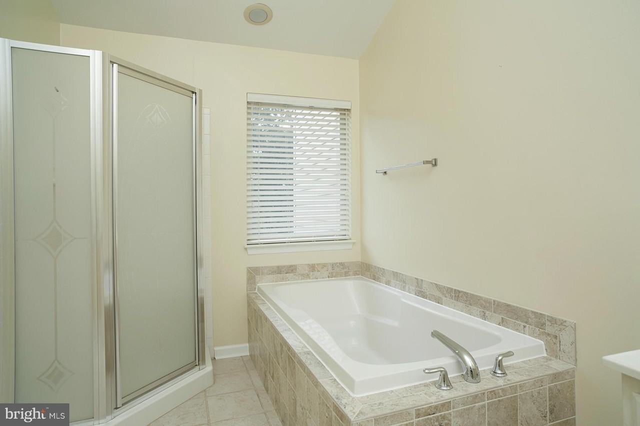 21240 Millwood Sq - Photo 3 of 30