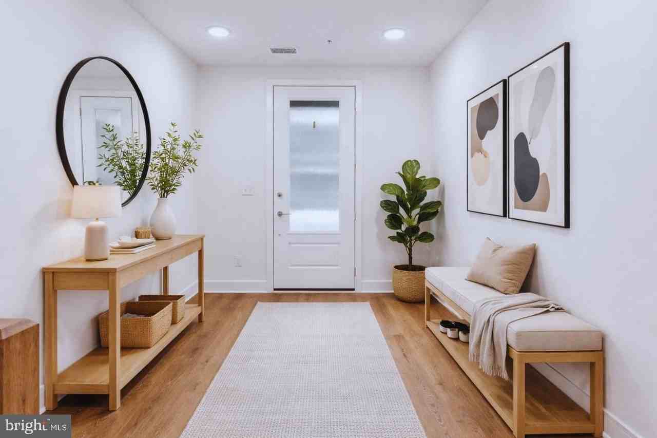 21805 Croxley Ter - Photo 2 of 21