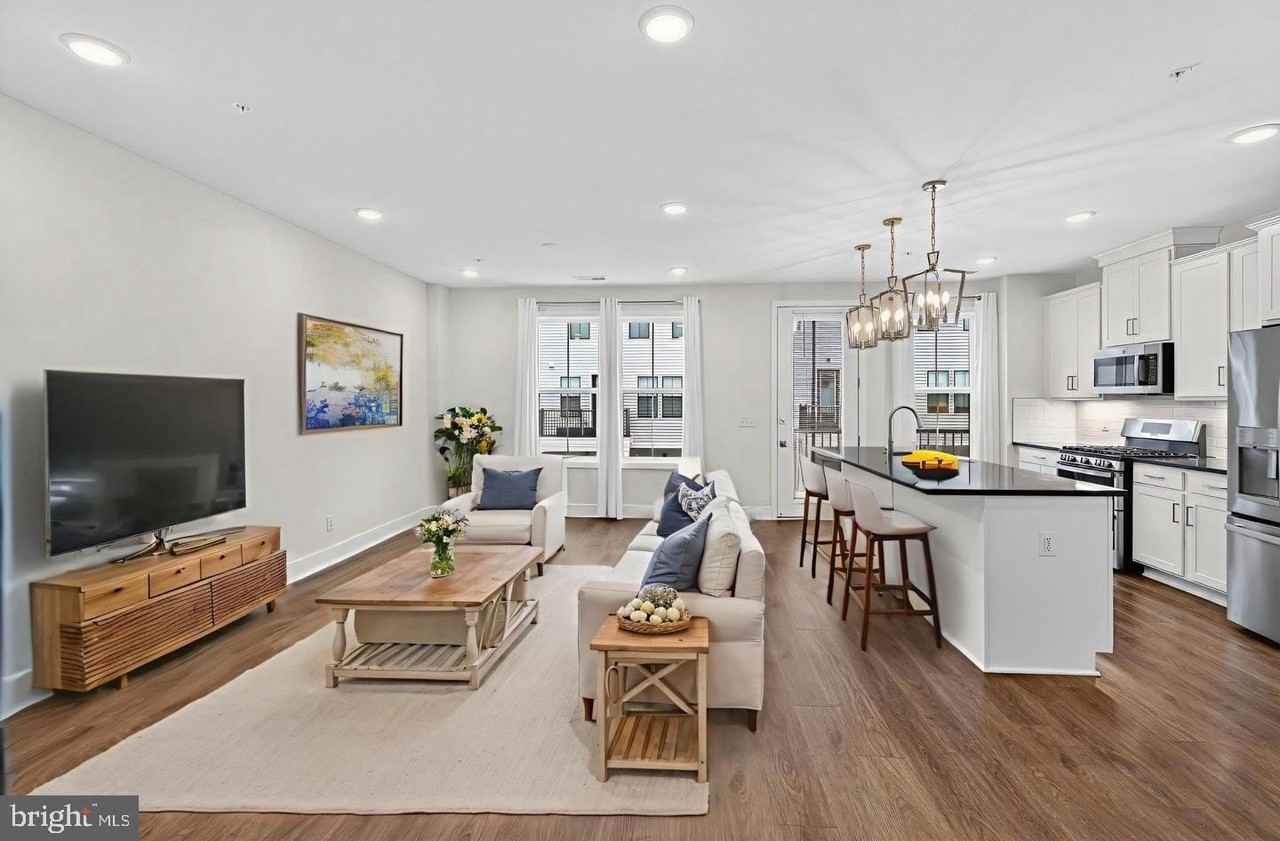 21805 Croxley Ter - Photo 5 of 21