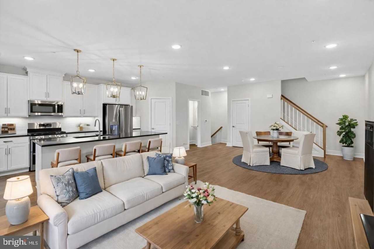 21805 Croxley Ter - Photo 6 of 21