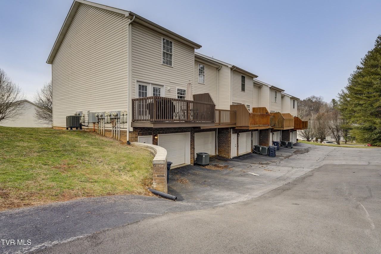 119 Amanda Ln Apt 6 - Photo 4 of 35