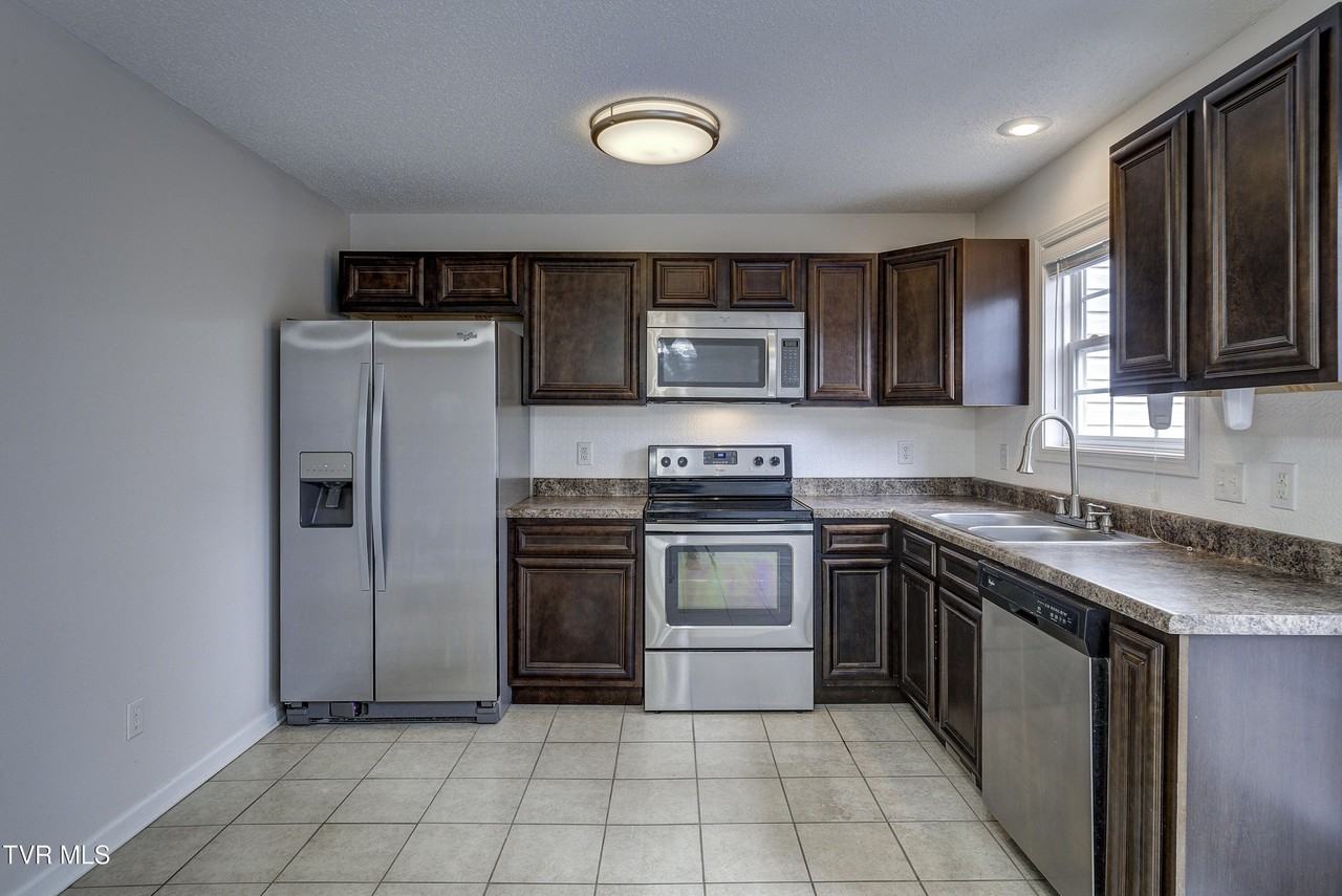 119 Amanda Ln Apt 6 - Photo 6 of 35