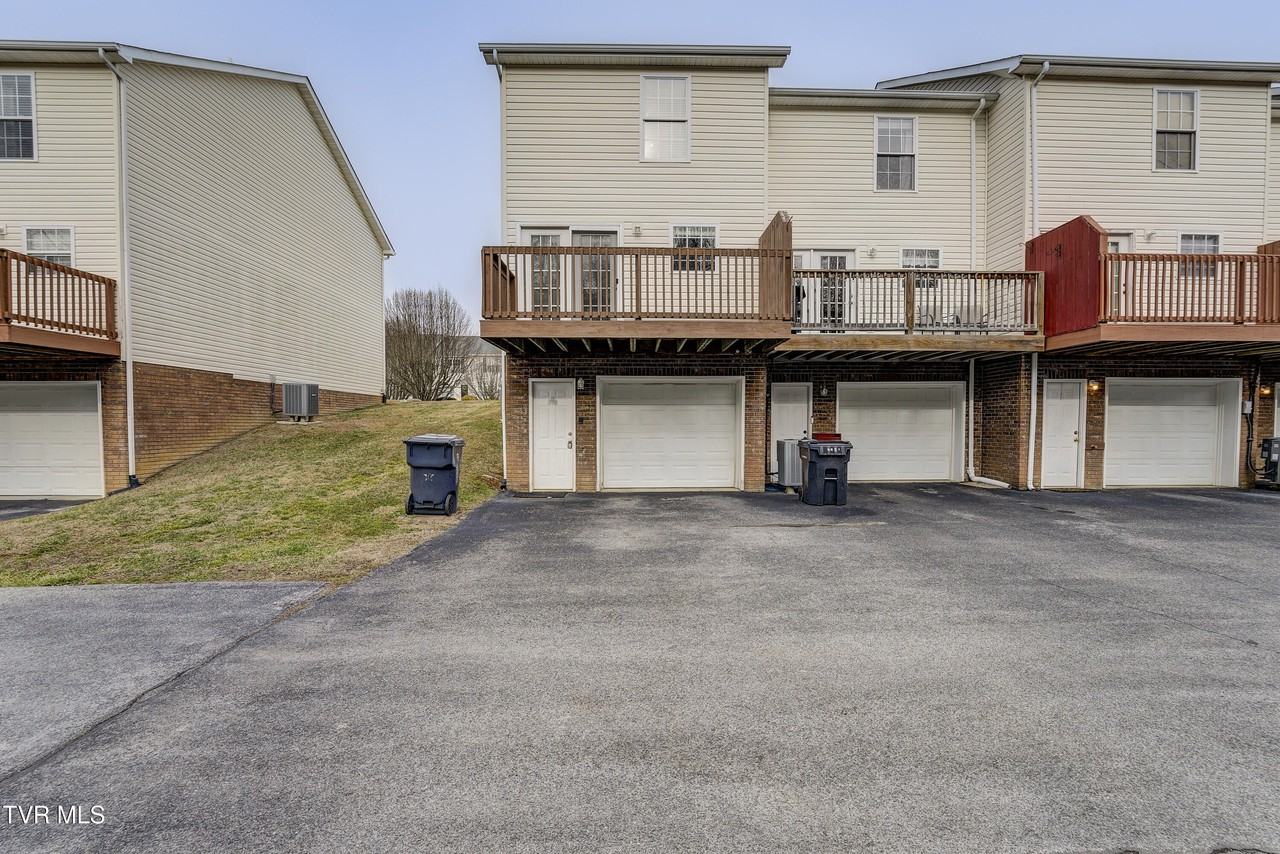 220 Amanda Ln Apt 1 - Photo 4 of 33