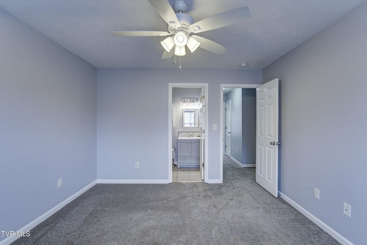 220 Amanda Ln Apt 1 - Photo 5 of 33