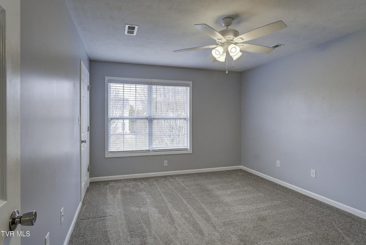 220 Amanda Ln Apt 1 - Photo 7 of 33