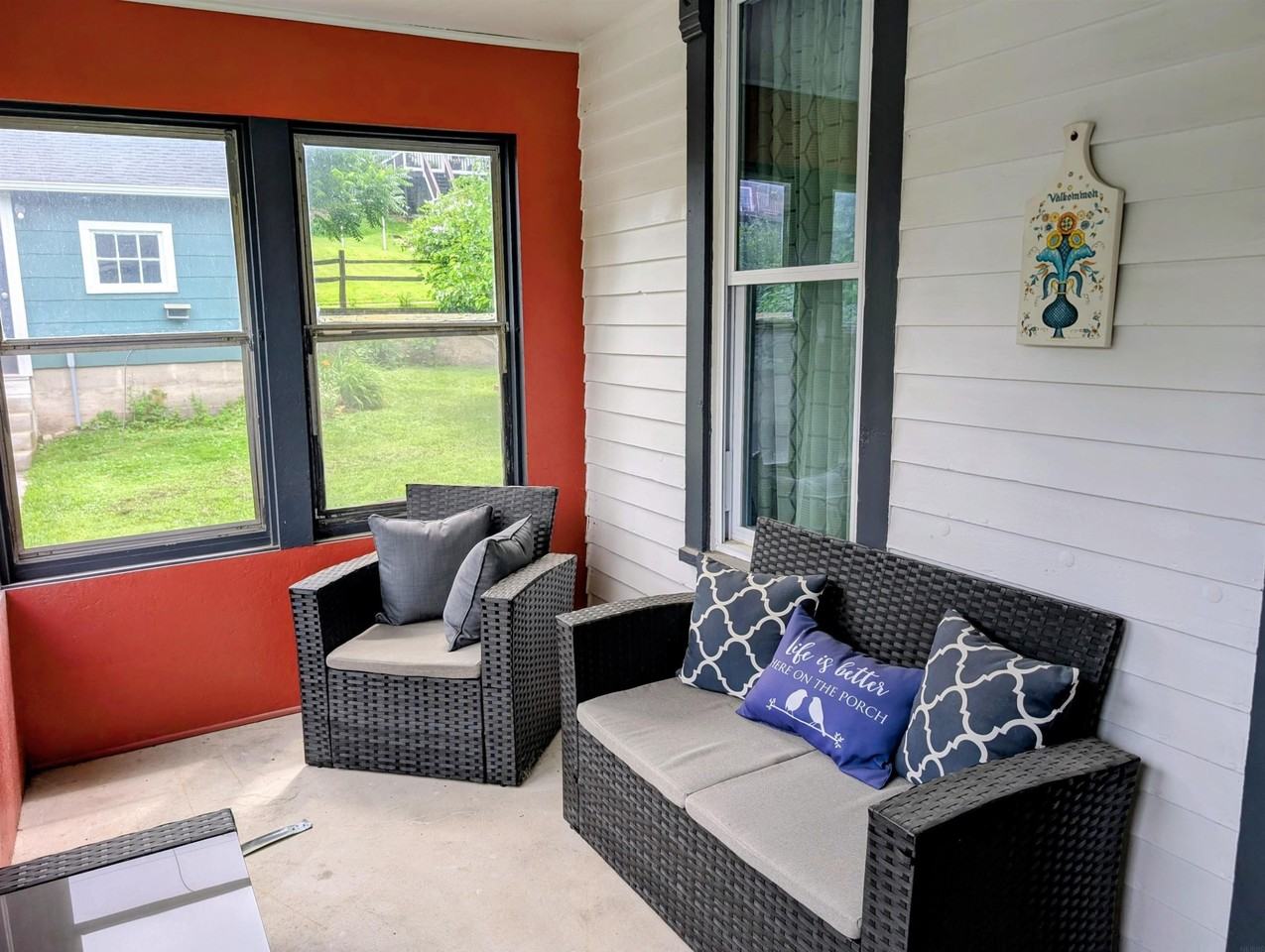 609 E Main St - Photo 2 of 14