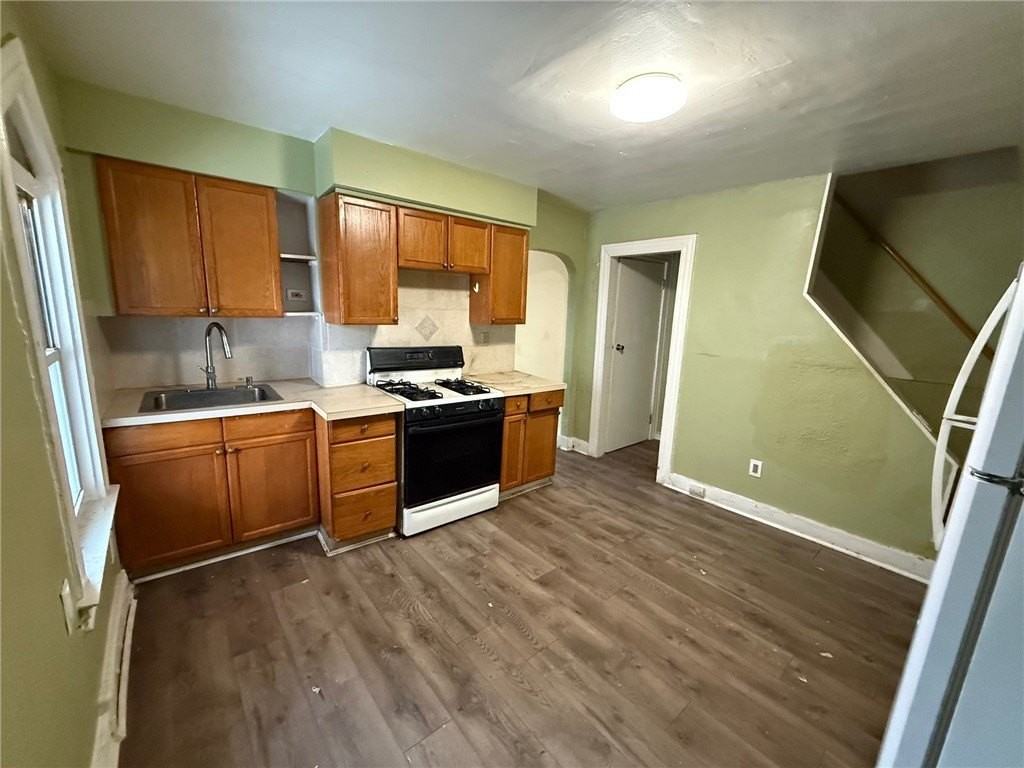 306 Laredo St - Photo 3 of 9