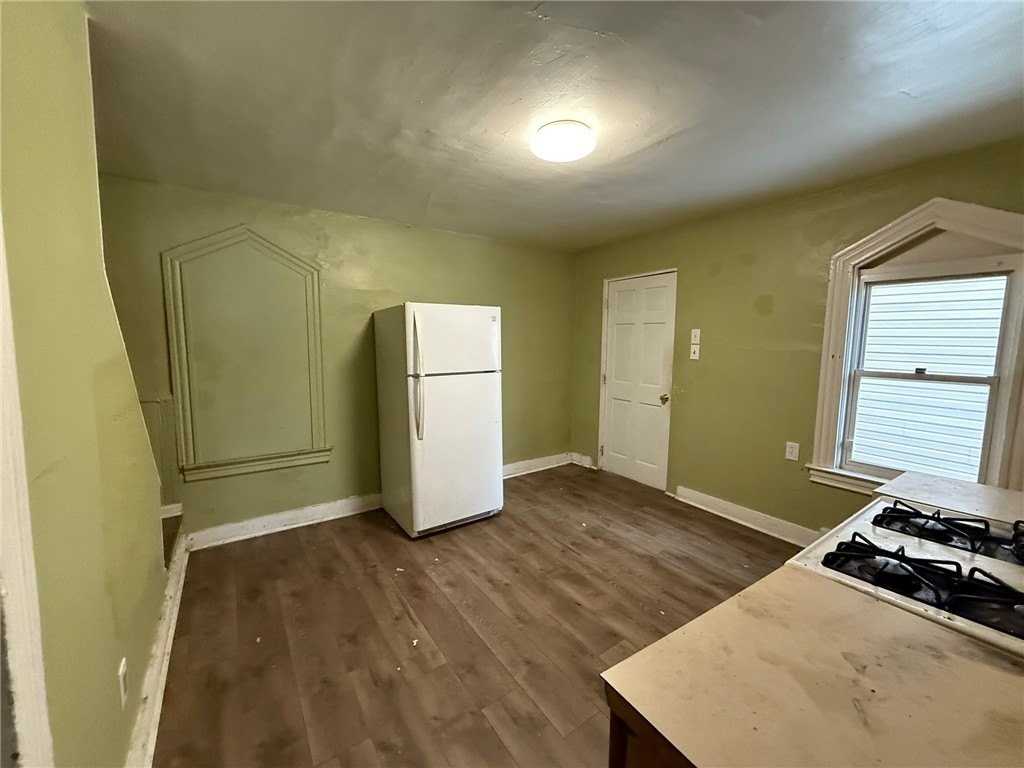 306 Laredo St - Photo 4 of 9