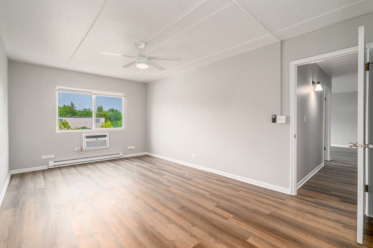 315-329 Kimbell Apartments - Photo 4 of 39