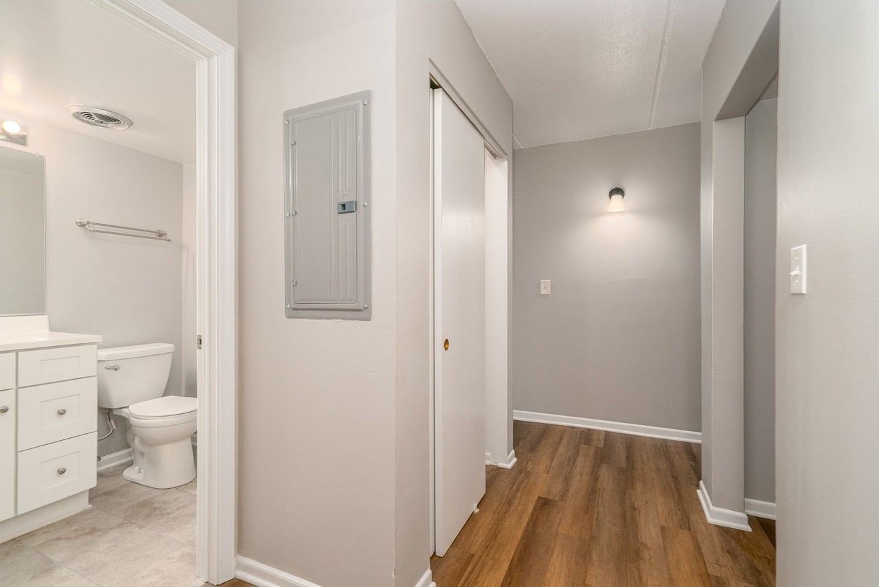 315-329 Kimbell Apartments - Photo 5 of 39