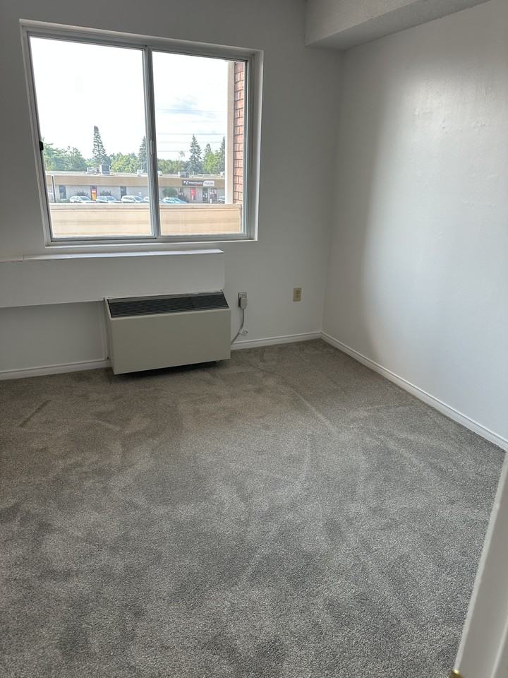 130 Bell Farm Rd., Barrie - Photo 5 of 8