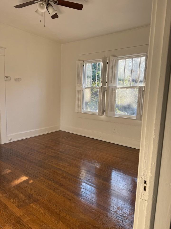 ENGLISH VILLAGE 21ST DUPLEX - Photo 3 of 20