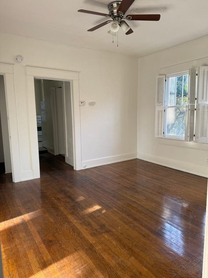 ENGLISH VILLAGE 21ST DUPLEX - Photo 4 of 20